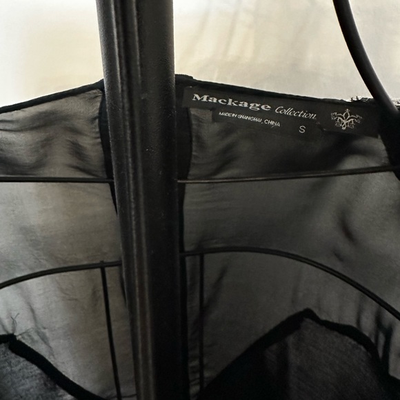 Black Mackage 3/4 sleeve top with sequence padded shoulders size Small - Picture 3 of 4